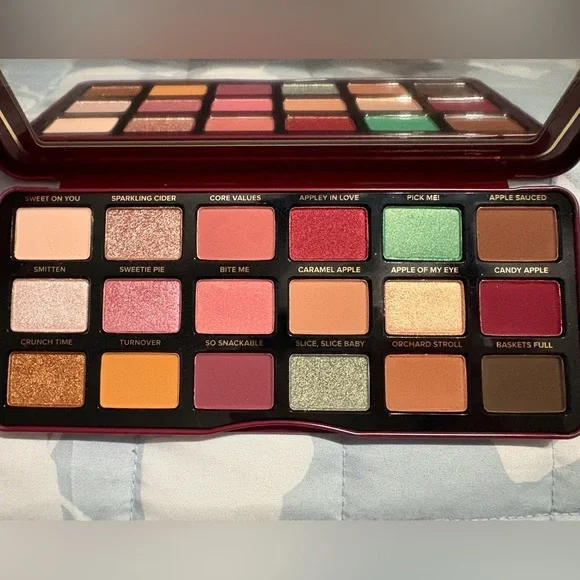 Too Faced Appley In Love Eyeshadow Palette - Picture 4 of 6